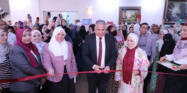 نائب رئيس جامعة الأزهر يفتتح المعرض الفني للمشغولات اليدوية بكلية الدراسات الإسلامية