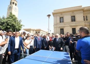 فى اليوم الأول لبدء العام الجامعي الجديد:.. الخشت يتفقد حرم جامعة القاهرة ويجري حوارا مفتوحا مع الطلاب