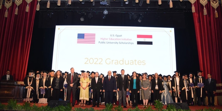 جامعة القاهرة تحتضن احتفالية تخرج الدفعتين الثالثة والرابعة ببرنامج منح الجامعات الحكومية