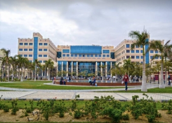 جامعة 6 أكتوبر تقرر فصل عددًا من الطلاب لمدة فصل دراسي بسبب مشاجرة عنيفة بينهم