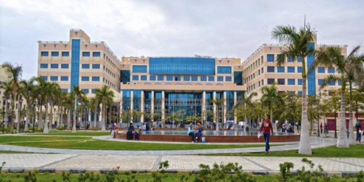 جامعة 6 أكتوبر تقرر فصل عددًا من الطلاب لمدة فصل دراسي بسبب مشاجرة عنيفة بينهم