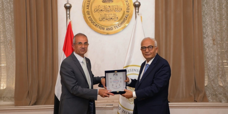 لتطوير التعليم قبل الجامعي.. حجازي يلتقي رئيس مصنع الطائرات بالعربية للتصنيع  