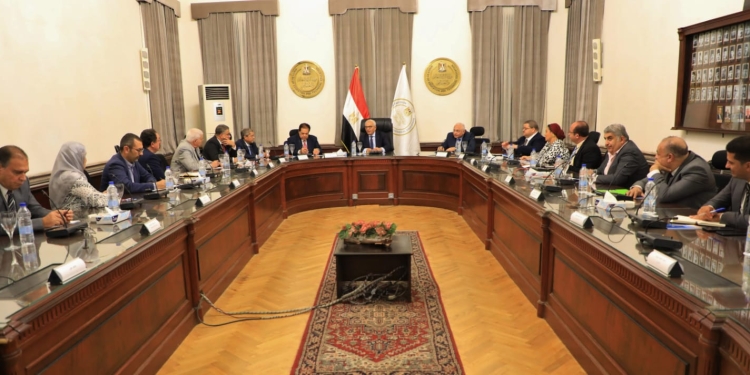 أبو العينين: لابد من إنشاء مدن صناعية تجمع المدارس المتخصصة لتوفير الوقت والإنتاج