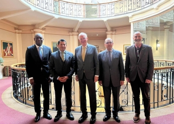 وزير الشباب والرياضة يبحث التعاون الثنائى مع رئيس جامعة أوتاوا الكندية 