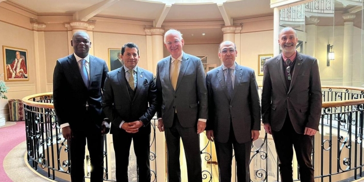 وزير الشباب والرياضة يبحث التعاون الثنائى مع رئيس جامعة أوتاوا الكندية