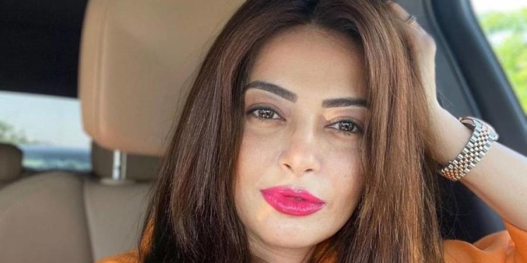 النفنانة داليا مصطفى: درس الكيمياء الساعة بـ900 جنيه ليه؟