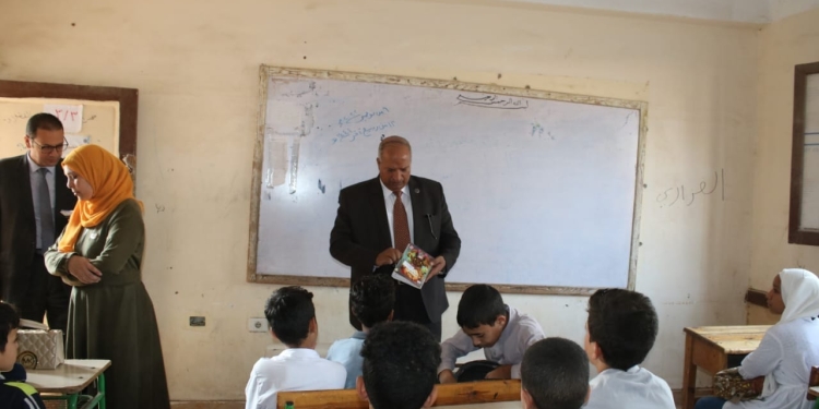 تعليم بني سويف: تفعيل الغياب الإلكتروني وإلزام مديري المدارس بالحضور قبل الطابور