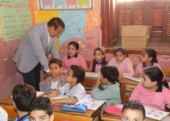 بعد نفي التعليم وغضب الأمهات.. تربوي يقدم حلول بديلة لتوزيع منهج مايو واحتواء الطلاب