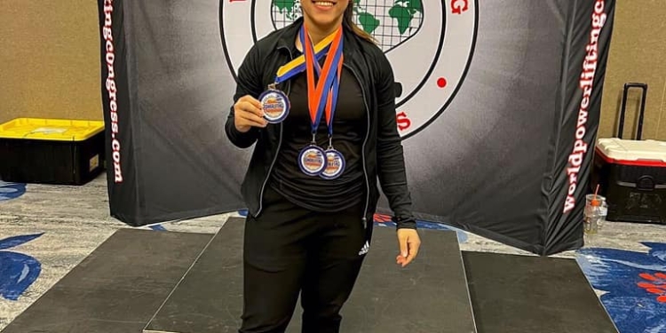 آية سويلم  طالبة جامعة القناة تحصل على ذهبية القوى البدنية بكأس العالم