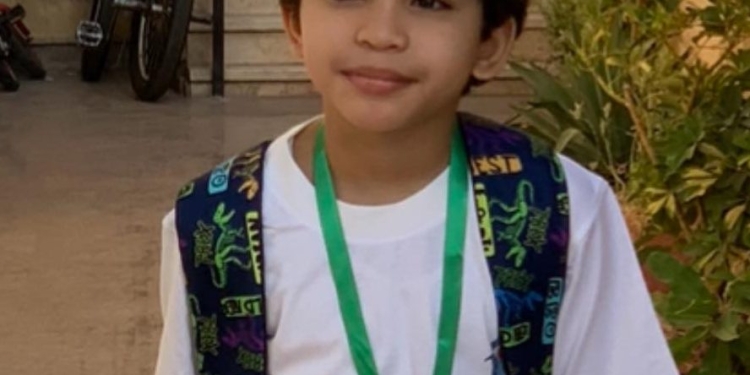 أم في استغاثة للسيسي: ابني مصاب بتوحد وعايزين يحرموه من التعليم