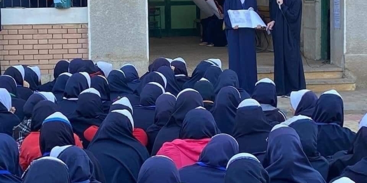 أول تعليق من وزير التعليم على إرتداء طالبات مدرسة إعدادي الإسدال