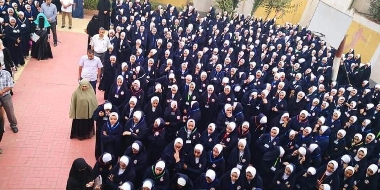 اختطاف يدفعنا لأسئلة كثيرة.. خيري رمضان يعلق على ارتداء طالبات الدقهلية إسدال بالمدرسة