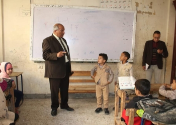 غير متواجد في محل عمله.. ايقاف مدير المدرسة ببني سويف وإحالته للتحقيق