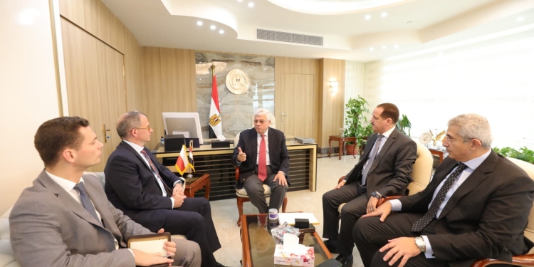 وزير التعليم العالي يبحث مع السفير البولندي زيادة المنح والتعاون البحثي
