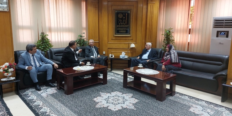 حسام موافي رائد الطب الباطني يناقش رسالة دكتوراه بصيدلة المنيا