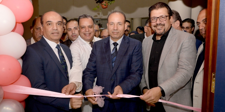 رئيس جامعة المنصورة يفتتح تجديدات المستشفى الجامعي