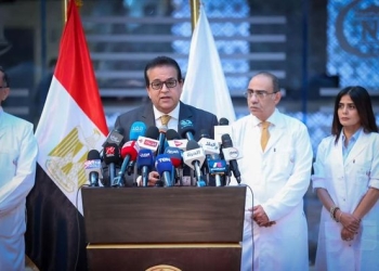 منهم المحالين للمعاش.. الصحة تفتح باب التقديم للأطباء للعمل بوحدات الرعاية الأولية مقابل مادي مجزٍ