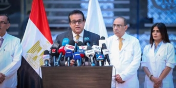 منهم المحالين للمعاش.. الصحة تفتح باب التقديم للأطباء للعمل بوحدات الرعاية الأولية مقابل مادي مجزٍ