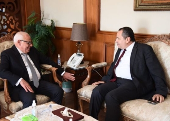 محافظ بورسعيد يستقبل رئيس هيئة الأبنية التعليمية لمناقشة موضوعات التعاون