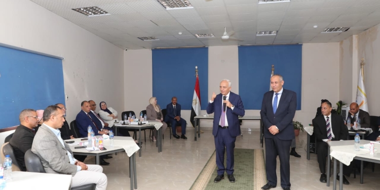 "حجازي" يوجه بعقد تدريبات لموجهي المواد على التقييم الجديد