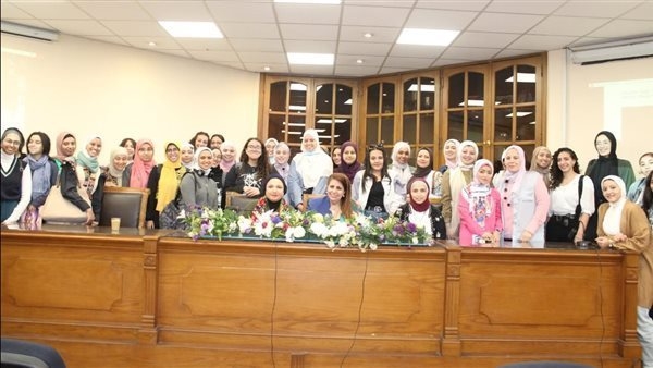 آداب عين شمس تحتفل باليوم العالمي للمرأة الريفية