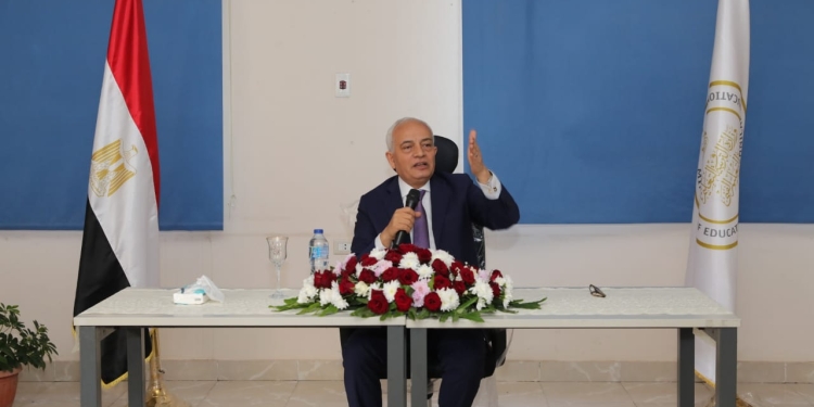 قبل انطلاق مؤتمر الثانوية العامة.. أمهات مصر يعرضن مطالبهم على وزير التعليم