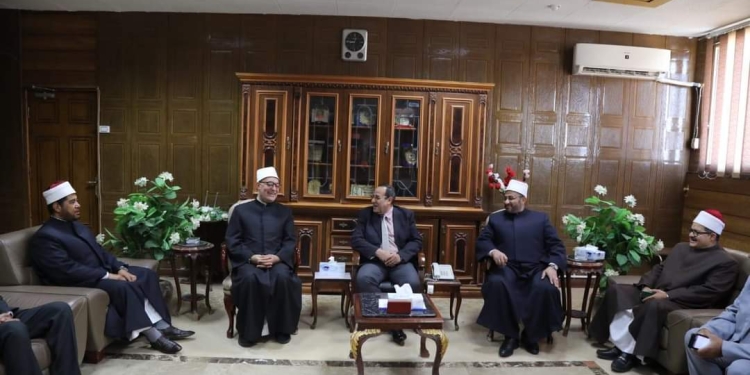 وفد "البحوث الإسلامية" برئاسة الأمين العام يلتقي محافظ شمال سيناء ويؤكدون: توعية المواطنين مهمتنا الأساسية