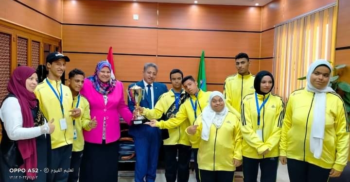 تكريم الطلاب الفائزين بالمركز الأول في بطولة كرة القدم لأصحاب الهمم بالفيوم