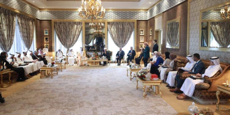 شيخ الأزهر يعقد حوارًا مفتوحًا مع الشباب البحريني وشباب "صناع السلام" بالبحرين