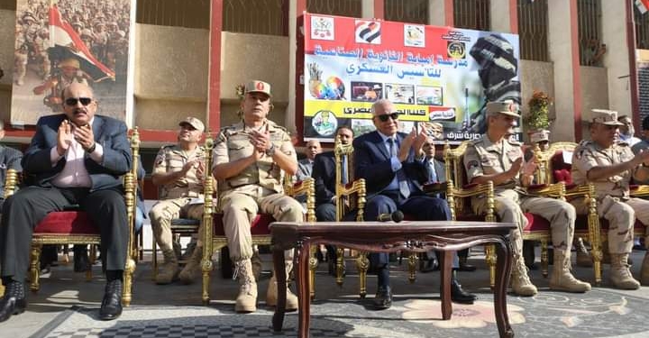 محافظ الجيزة ورئيس أركان قوات الدفاع الشعبى  يتفقدا مدرسة امبابة الثانوية الصناعية