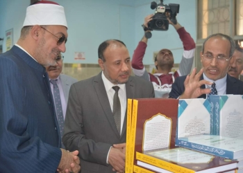 ﻿نائب رئيس جامعة الأزهر وأمين مجمع البحوث الإسلامية يفتتحا معرضًا للكتاب بجامعة الأزهر بأسيوط