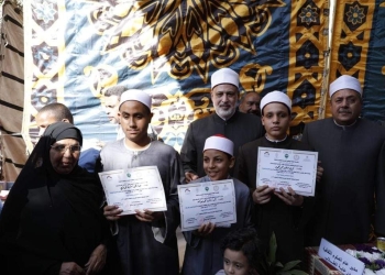 ﻿وكيل الأزهر يكرم طلاب الأزهر الفائزين بالمركز الأول في مسابقة «الأسبوع العربي البرمجة» في معهدهم بأسوان