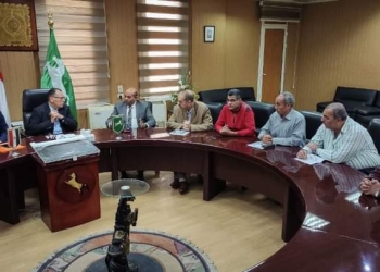 محافظ الشرقية يوجه بسرعة صرف المستحقات المالية للعاملين بالتربية والتعليم