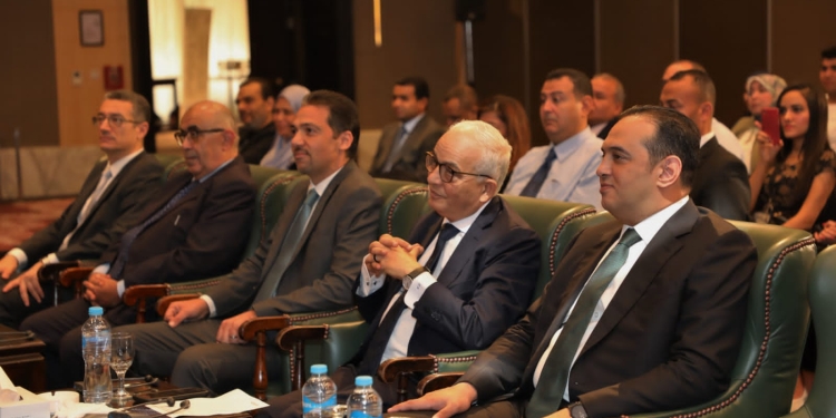 «حجازي» يكرم طلاب مدارس المتفوقين  STEM الفائزين في إعداد مشروعات التغير المناخي