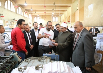 ﻿رئيس جامعة الأزهر يتفقد مطبعة الجامعة ويوجه بتطويرها