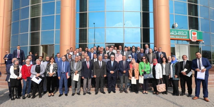 وزير التعليم العالي والبحث العلمي يُسلم عقود لدعم 67 مشروعًا بحثيًا بقيمة 106 مليون جنيه