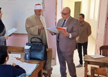 موفد قطاع المعاهد الأزهرية ومدير التعليم الثانوي يتابعان انتظام الدراسة بمعاهد الشرقية