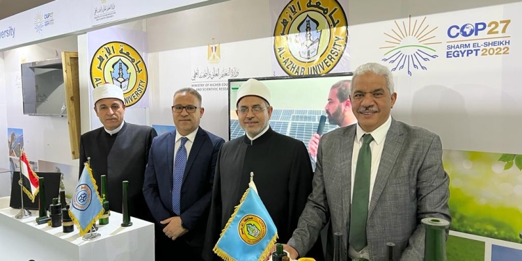 رئيس جامعة الأزهر يشيد بمشروع «علاج مياه الصرف الصناعي باستخدام التكنولوجيا الخضراء» المعروض بقمة المناخ COP27 بشرم الشيخ
