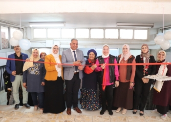﻿نائب رئيس جامعة الأزهر يفتتح معرضًا للملابس بالمجان بكلية طب البنات