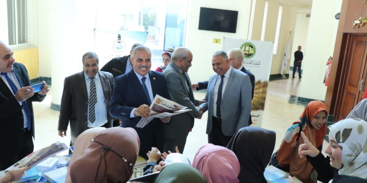 ﻿نائبَا رئيس جامعة الأزهر يشاركان في افتتاح معرض الكتاب بمركز الشيخ زايد لتعليم اللغة العربية