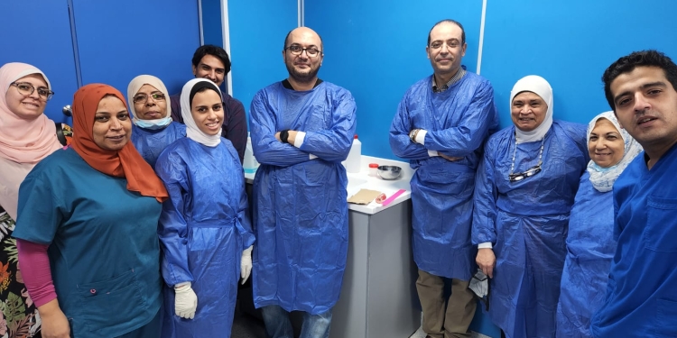 تيودور بلهارس يجرى جراحة نادرة لاستئصال ورم بالمرىء