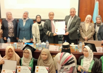 ﻿نائب رئيس جامعة الأزهر يشارك في تكريم متفوقات كلية الدراسات الإسلامية للبنات