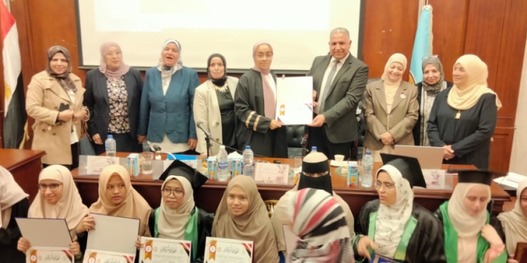 ﻿نائب رئيس جامعة الأزهر يشارك في تكريم متفوقات كلية الدراسات الإسلامية للبنات