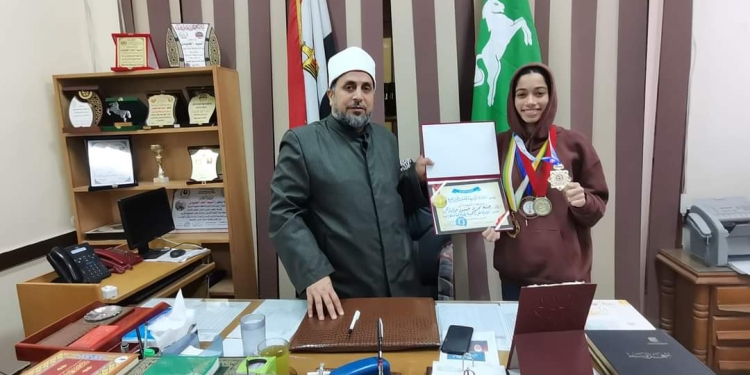 ﻿رئيس الشرقية الأزهرية يكرم بطلة العالم وأفريقيا للكارتية
