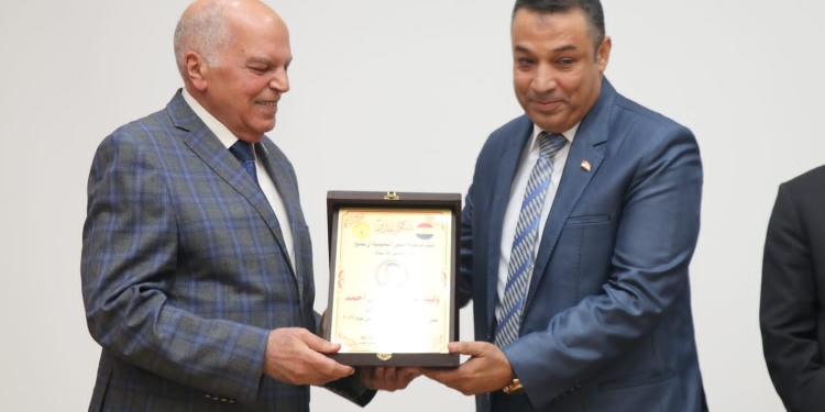 محافظ بورسعيد ونقيب المعلمين يشهدان ختام الدورة 65 " لاستراتيجيات الأمن القومي"