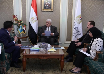وزير التعليم العالي يبحث مع سفير كازاخستان بالقاهرة آليات التعاون