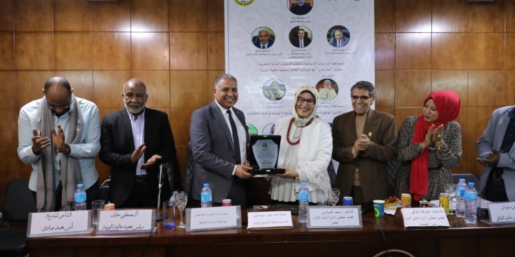 ﻿نائب رئيس جامعة الأزهر يشهد الندوة الثقافية "معا نبدع" بكلية الدراسات الإنسانية للبنات بالقاهرة