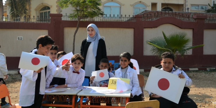 طلاب المدارس اليابانية يشاركون في نموذج محاكاة لمؤتمر المناخ