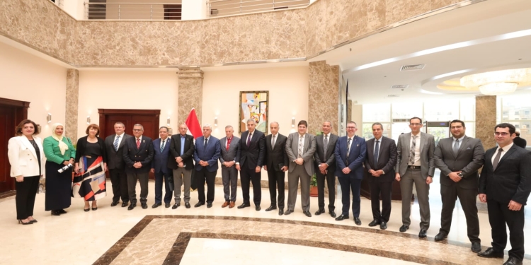 وزير التعليم العالي يشهد احتفالية قبول الاعتماد من الكلية الملكية للجراحين بأدنبرة لثلاث جامعات مصرية