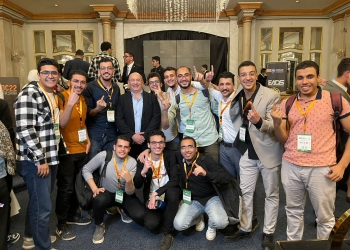 ﻿رئيس جامعة الأزهر يهنئ طلاب طب الأسنان بفوزهم بالمركز الأول في مسابقة أوائل الطلبة على مستوى الجامعات المصرية